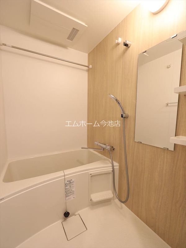 バス・シャワールーム　浴室暖房乾燥機能付バス