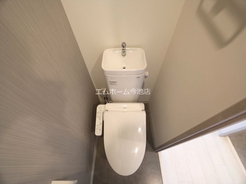 トイレ　温水洗浄便座付トイレ