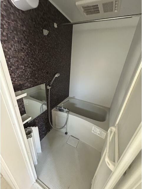 バス・シャワールーム　雨の日でも安心の浴室乾燥機付きです♪