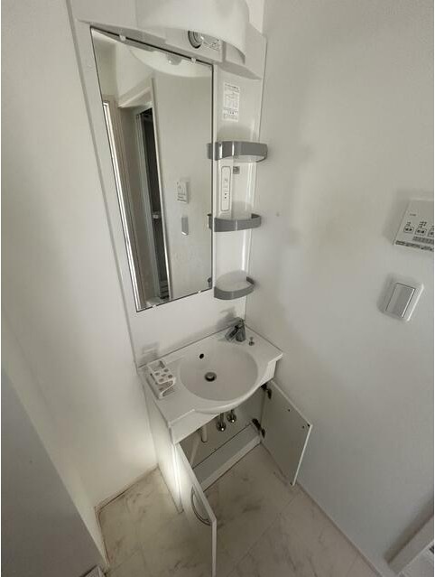 洗面設備　身支度に欠かせない独立洗面台♪