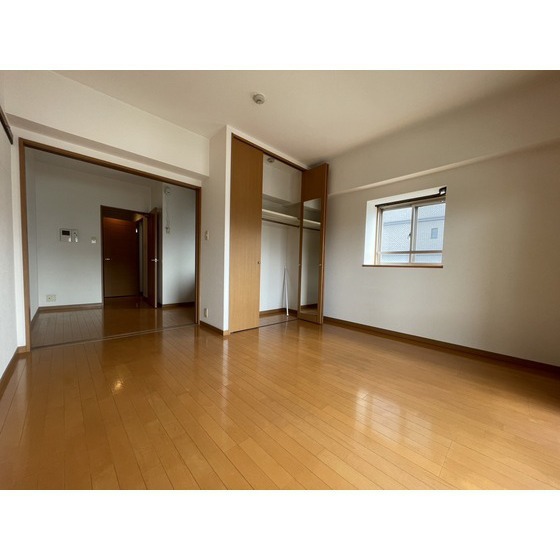 居室・リビング　同じ間取りの別部屋です。