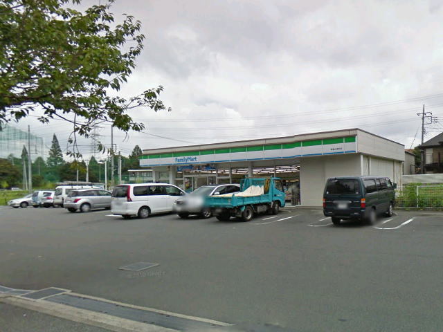 コンビニ　ファミリーマート青葉大場町店（コンビニ）まで638m