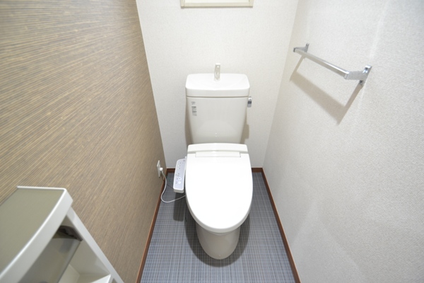 トイレ　温水洗浄便座