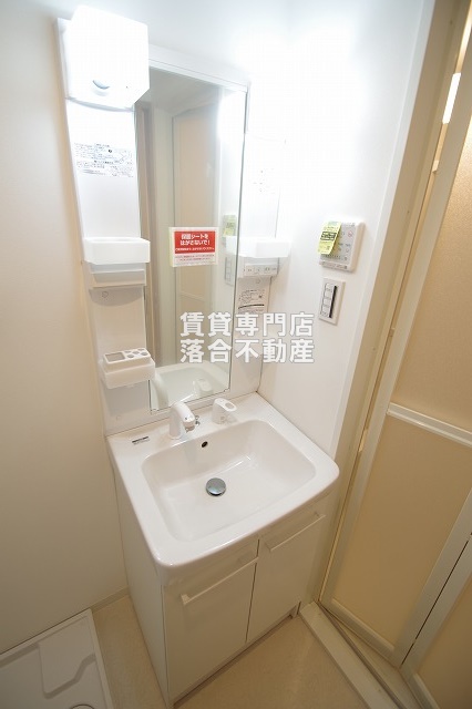 洗面設備　独立洗面化粧台付き