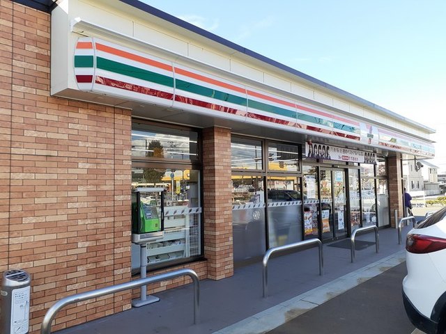 コンビニ　セブンイレブン天童駅西４丁目店（コンビニ）まで300m
