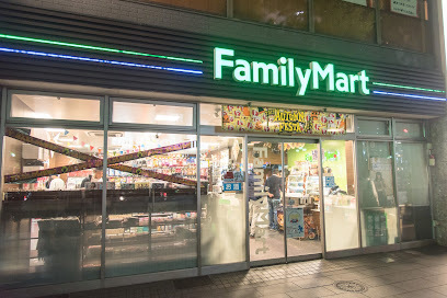 コンビニ　ファミリーマート六本木駅前店（コンビニ）まで265m