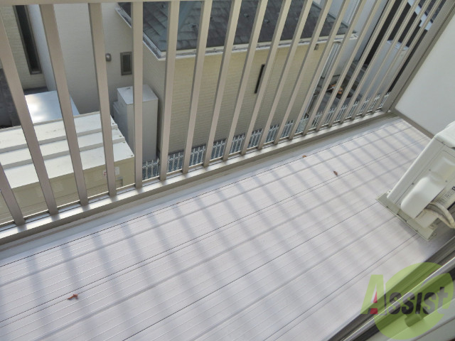 バルコニー　バルコニーは幅があり、広い印象を受けました。