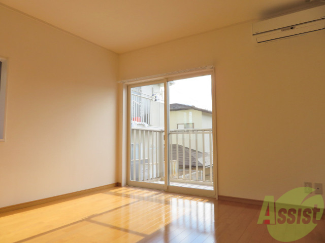 居室・リビング　５．９帖の洋室です。広々として、きれいですね。