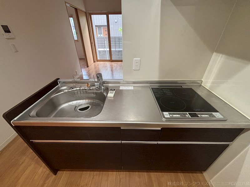 キッチン　※写真は101号室です。