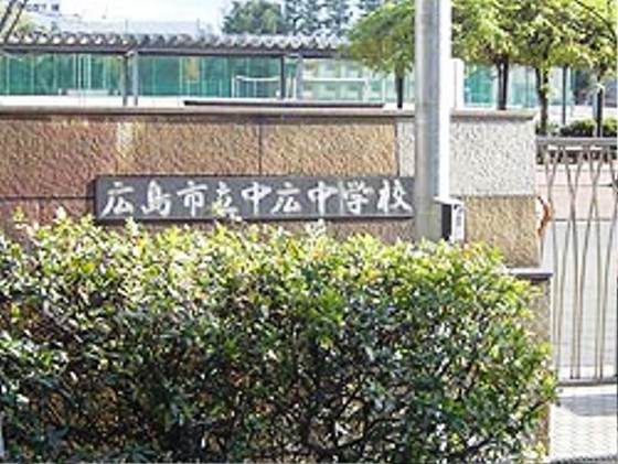 中学校　私立崇徳中学校（中学校）まで628m