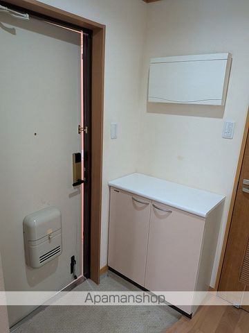 福島市 2階建 築13年の玄関写真