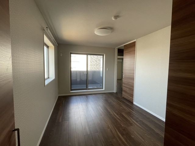 居室・リビング　【洋室】落ち着きたい方にお勧めのＬＤＫ奥の洋室