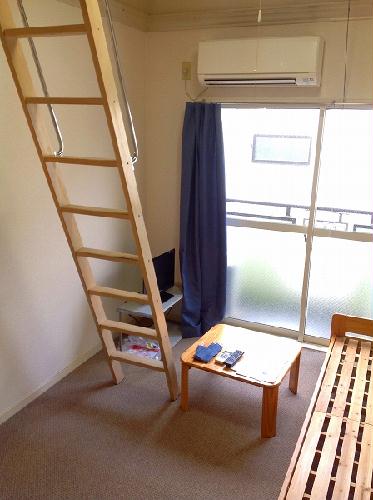 居室・リビング　部屋によって間取り、家具家電の有無が異なります