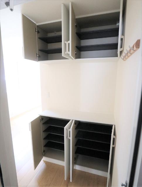 玄関　玄関　シューズボックス