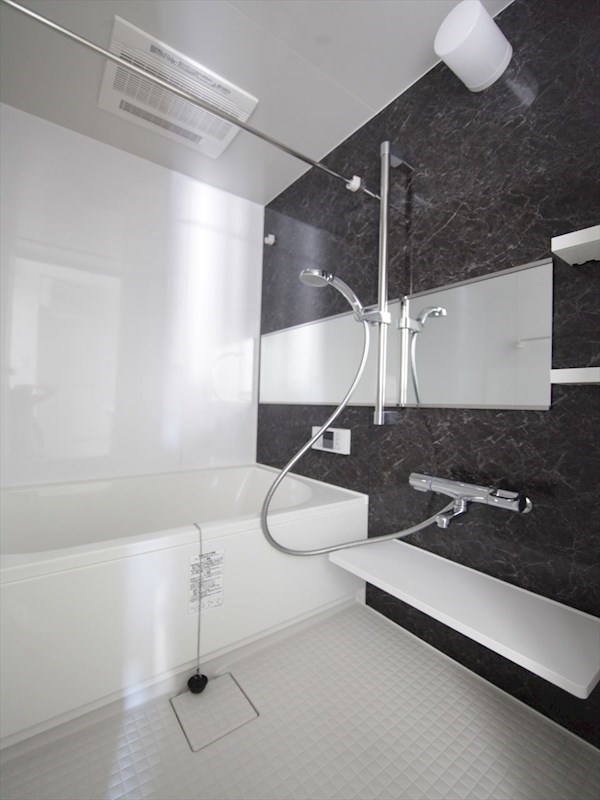 バス・シャワールーム　浴室暖房乾燥機付　追い焚き・オートバス機能付お風呂