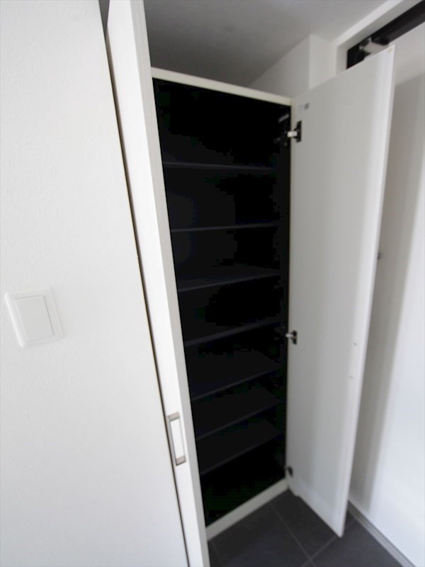 玄関　玄関　シューズボックス付（収納充実してます）