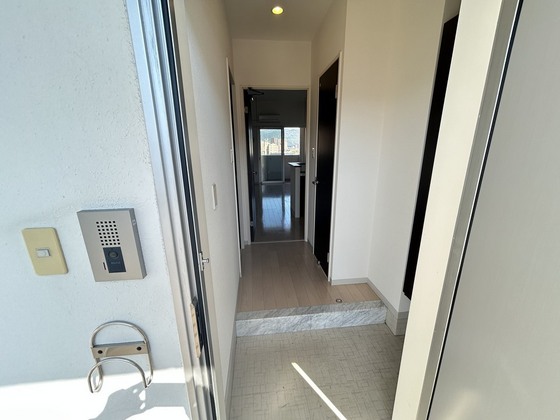 玄関　※別号室の写真です