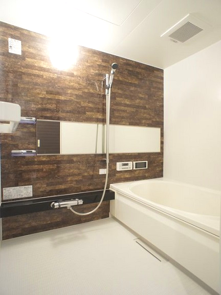 バス・シャワールーム　のんびりリフレッシュ！浴室TVと追い焚き機能付きです♪