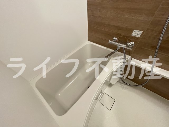 バス・シャワールーム　コンパクトで使いやすいお風呂です