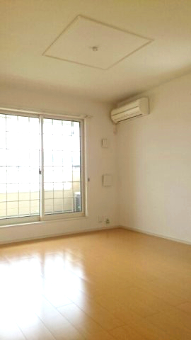 居室・リビング　こちらのリビングで趣味の時間をお楽しみください