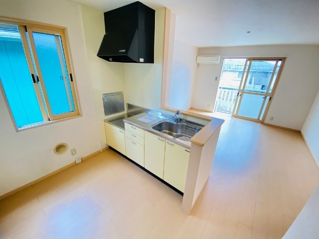 キッチン　同一建物内２０２号室内装写真転載