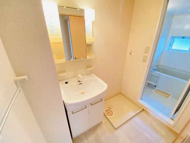 洗面設備　同一建物内２０２号室内装写真転載