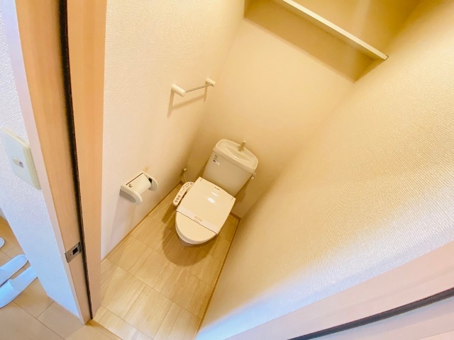 トイレ　同一建物内２０２号室内装写真転載