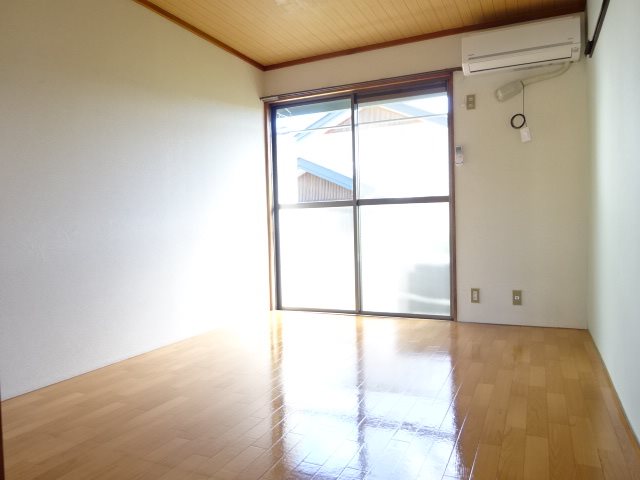 居室・リビング　写真は210号室です（参考）