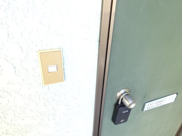 セキュリティ　写真は210号室です（参考）