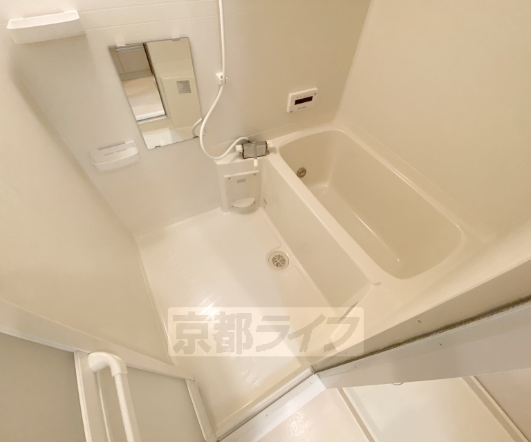 バス・シャワールーム　追い焚き機能付きでいつでも快適に入浴出来ます。