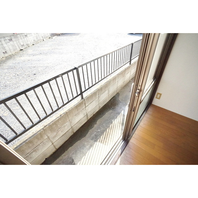 バルコニー　毎日の洗濯物干しにご利用ください