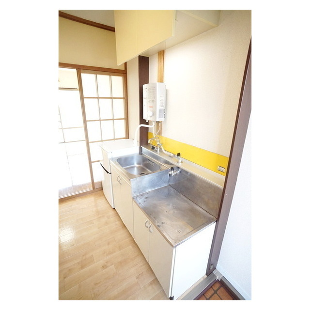 キッチン　コンパクトで機能的なキッチンセット