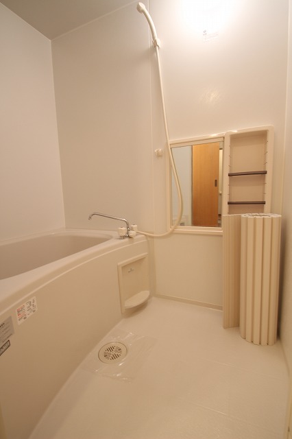 バス・シャワールーム　同物件別号室の写真です。