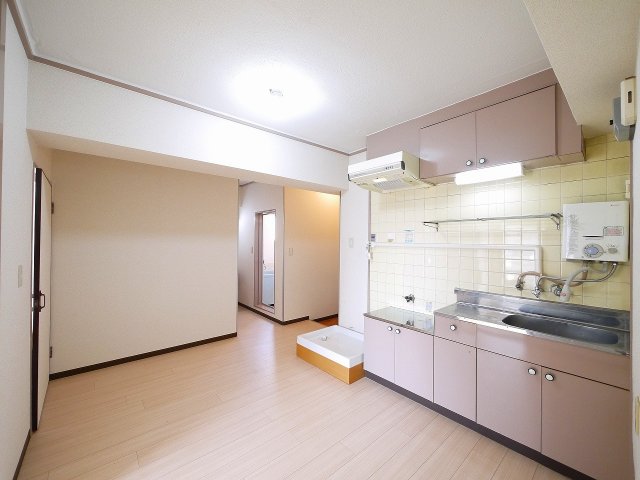 居室・リビング　ご家族で団らん出来るダイニングキッチンです。