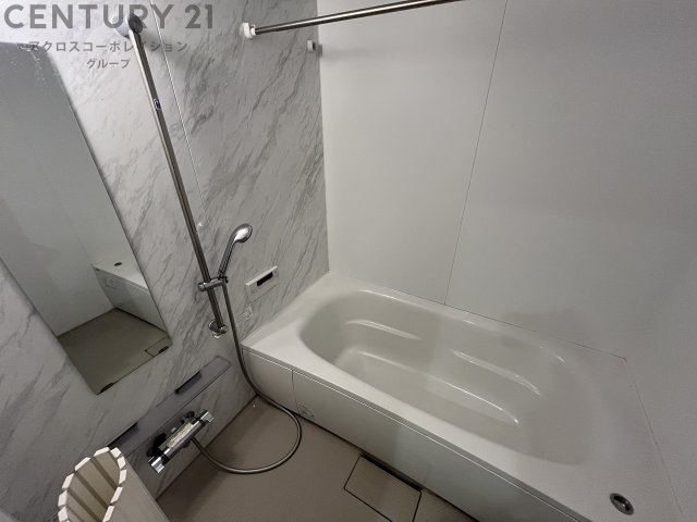 バス・シャワールーム　浴室乾燥機つきで便利です！