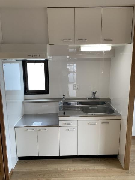 キッチン　★小窓付きのキッチン★