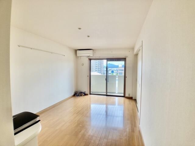 居室・リビング　写真は別の部屋のものです。