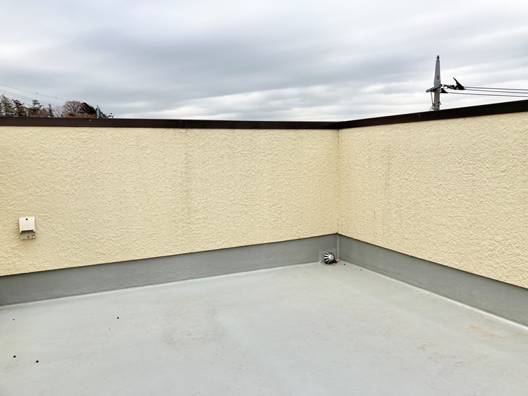 バルコニー　外からの目が気にならないバルコニーで洗濯物が干せます