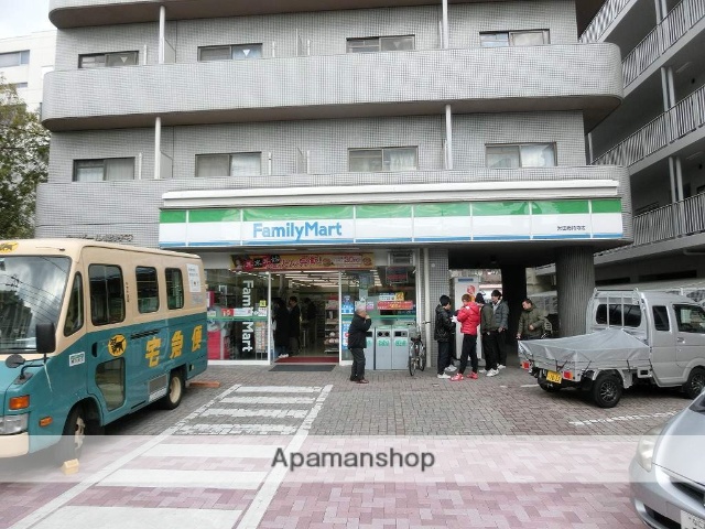 コンビニ　ファミリーマート（コンビニ）まで400m