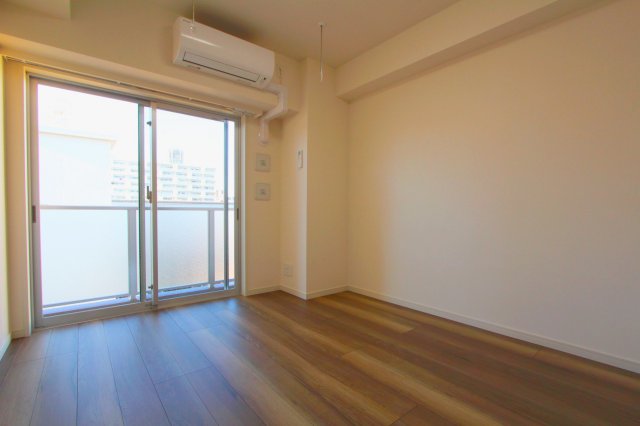 居室・リビング　参考写真（同物件別部屋）