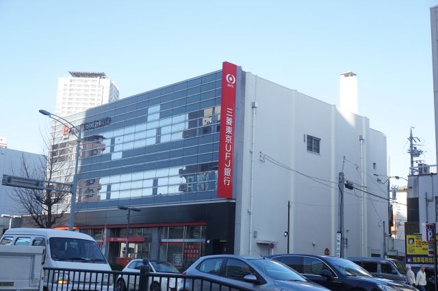 銀行　三菱東京ＵＦＪ銀行（銀行）まで130m