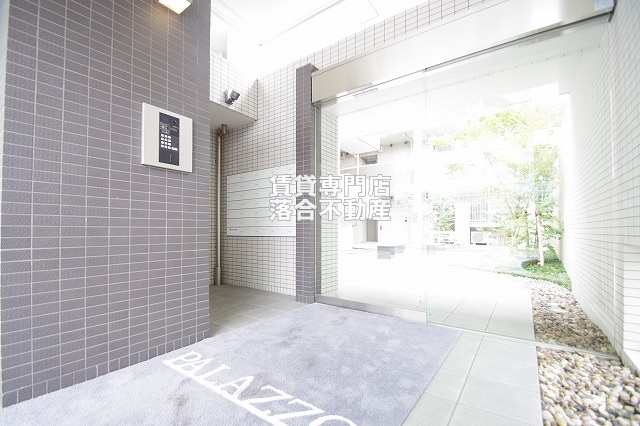 エントランス　オートロック付きで安心♪