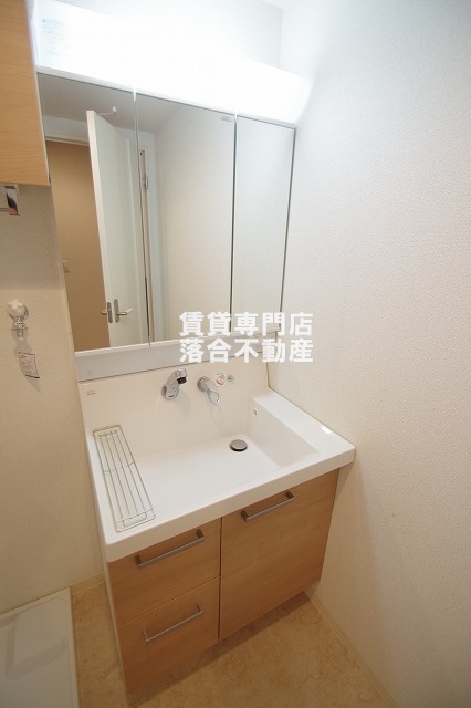 洗面設備　独立洗面化粧台付き