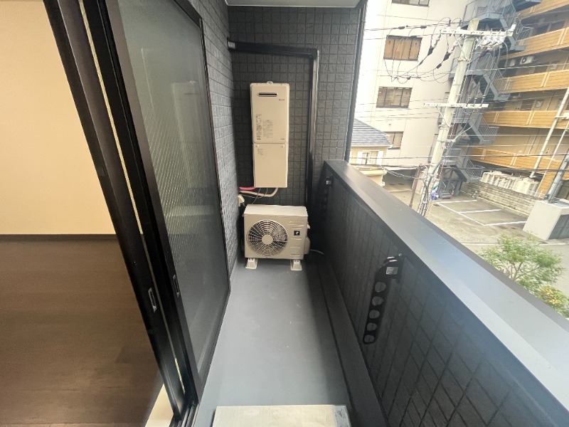 バルコニー　同仕様施工物件、ルームカラーがホワイトになります。