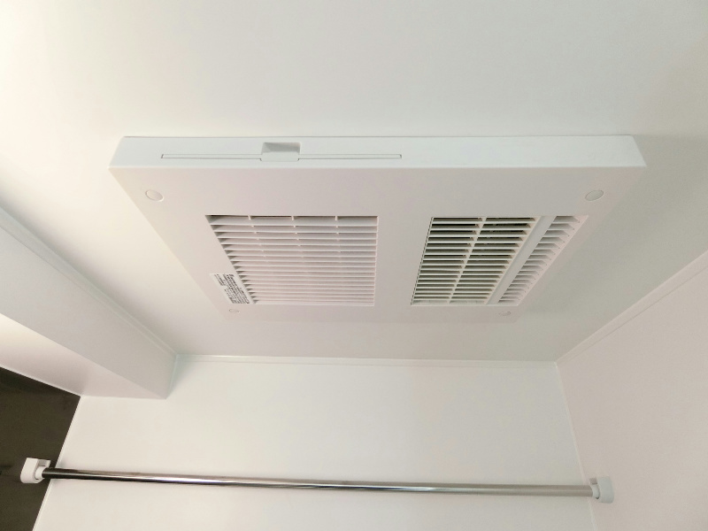 その他設備　衣類乾燥時にも重宝するハンガーパイプ付きです！！