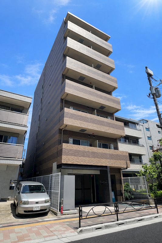 建物外観　外壁に濃淡2色のブラウン系タイル貼りを採用！！