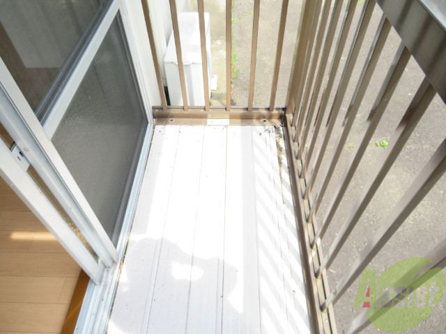 バルコニー　バルコニーは洗濯物を干すスペースが確保されていました。