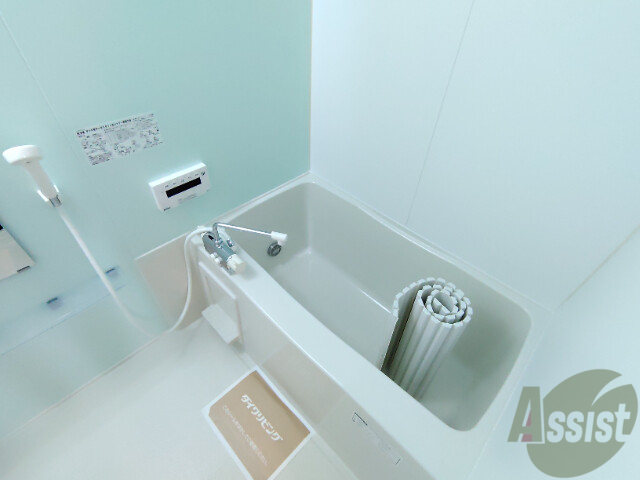 バス・シャワールーム　浴室は綺麗で追い焚きも付いて気持ちよくお過ごしいただけます。