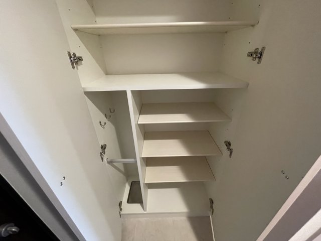 収納　イメージとして同建物他部屋を表示しています