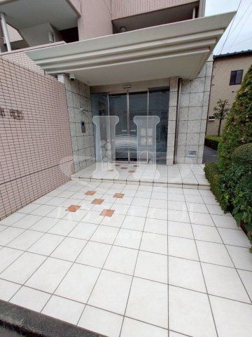 エントランス　落ち着いたエントランスです